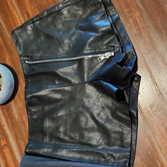 EUC Faux Leather Skort (544) - Picture 4 of 6